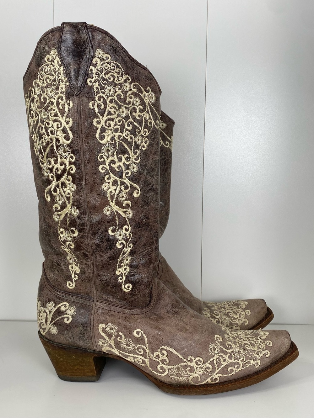 Corral Women's Embroidered Western Cowboy Boots Snip Toe size 11